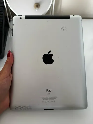 iPad 64GB Tela 9.7 Polegadas Branco (Modelo EUA) - Ótimo Estado