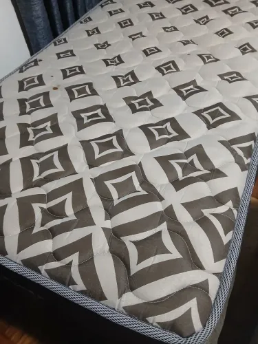 Vendo 2 colchão de solteiro molas ensacadas. 400,00 cada um Maracanã - Tel *