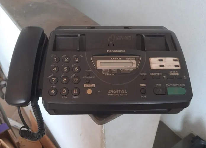 Aparelho Fax Panasonic KXFT25, para usar ou decorar