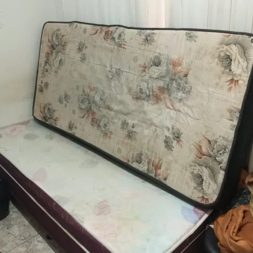 Vendo cama box com colchão 