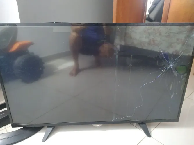 TV oac 43 tela quebrada