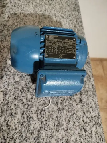 Motor WEG modelo E 22 3 HP