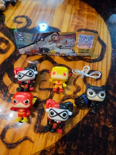 kit de funko pop dc kinder ovo