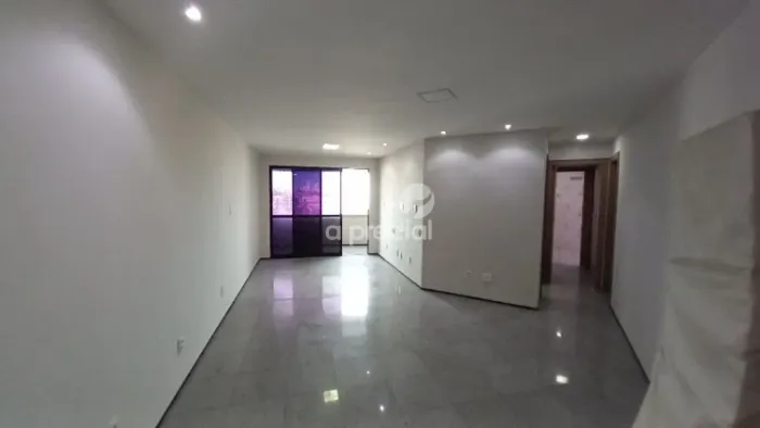 Apartamento amplo para locação no Bairro de Fátima, em Fortaleza-ce!