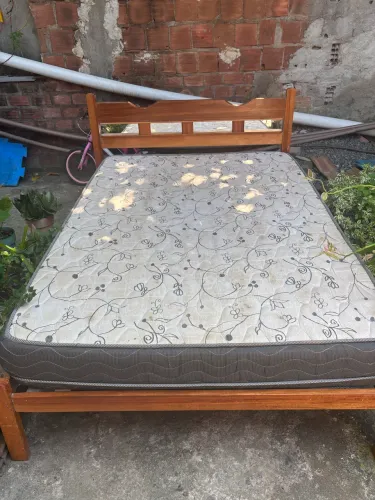 Cama casal em perfeito estado