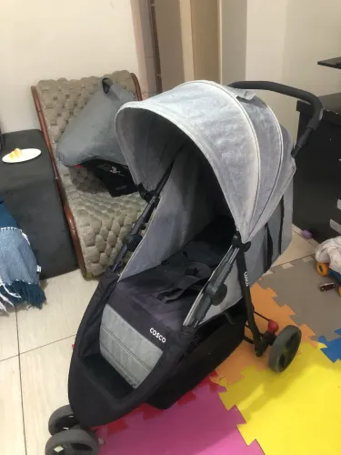 Carinho de bebê mais bebê conforto 