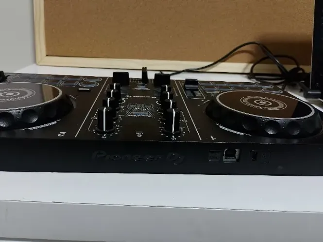 Controladora Pioneer DDJ 200