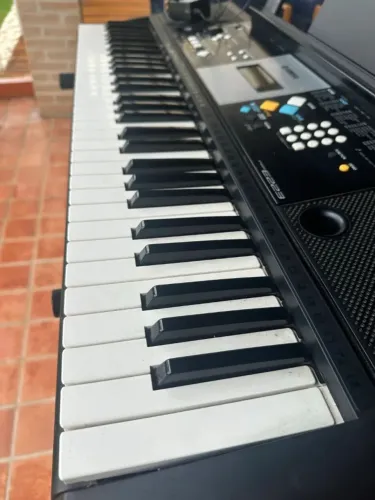 Teclado Yamaha PSR E223