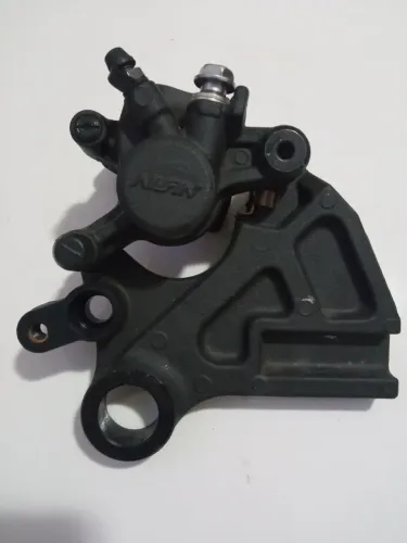Kawasaki Zx-636 2020/2025 pinça traseira de freio original Nissin+ suporte semi-novo 