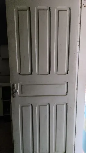 Porta de madeira 80 por 2,10. 