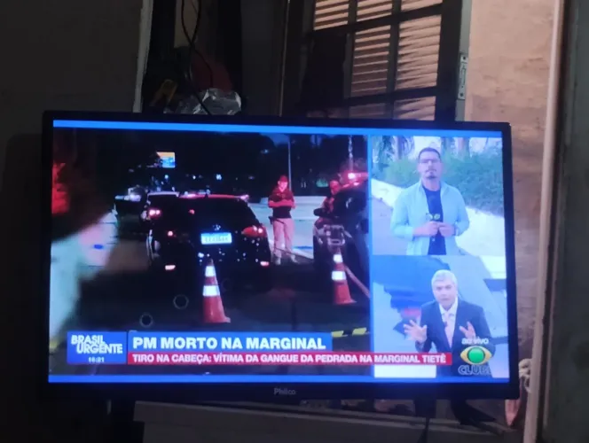 Smart tv Philco com detalhes na tela