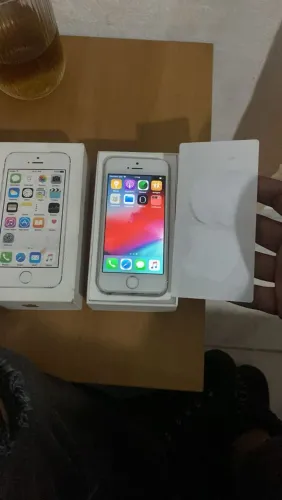 Vendo iPhone 5s com caixa 