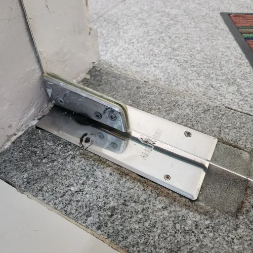 Porta de Giro em Vidro Temperado Completa 90x2,10m com Mola de Piso