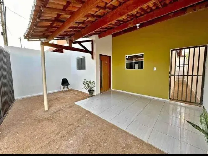 Casa com dois quartos bem cuidada e agradável