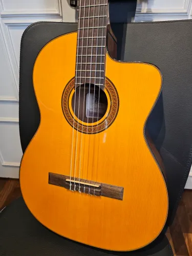 Violão de Nylon Takamine GC3CE-NAT