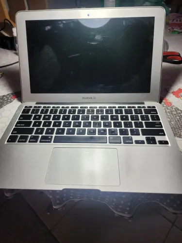 MacBook Air A1465 2013 (para retirada de peças)
