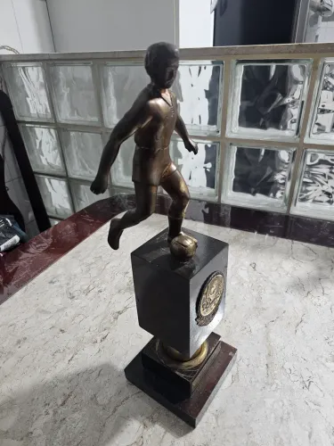 Troféu futebol antigo 1984 de bronze