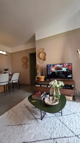 Mesa de centro verde organiquê Tok Stok usada