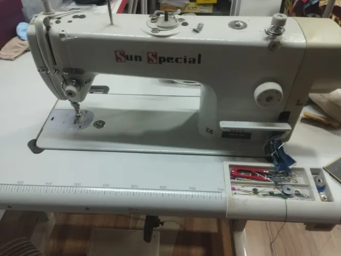 Maquina reta industrial