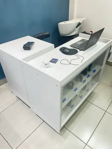 Balcão Recepção + Vitrine