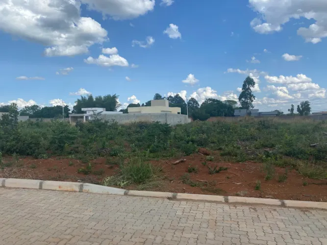 Lote 354m² na Ponte Alta Norte - Condomínio com Casas de Alto Padrão