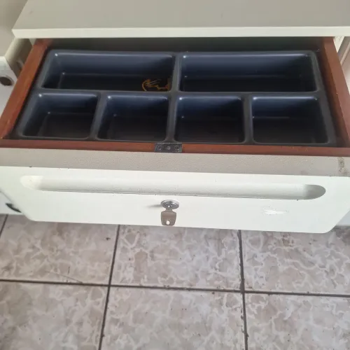 Vendo Gaveteiro em madeira de ótima qualidade era da Caixa Econômica