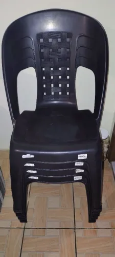 Vende-se 4 cadeira de plástico , 200