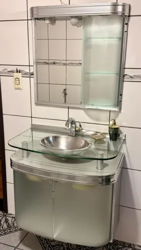 GABINETE BANHEIRO CRIS STANDARD COM CUBA MODERADA E ESPELHO 