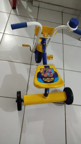 Vendo  um triciclo infantil muito novo