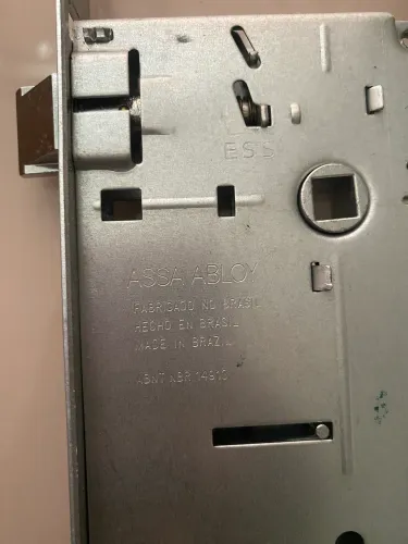Fechadura assa abloy 
