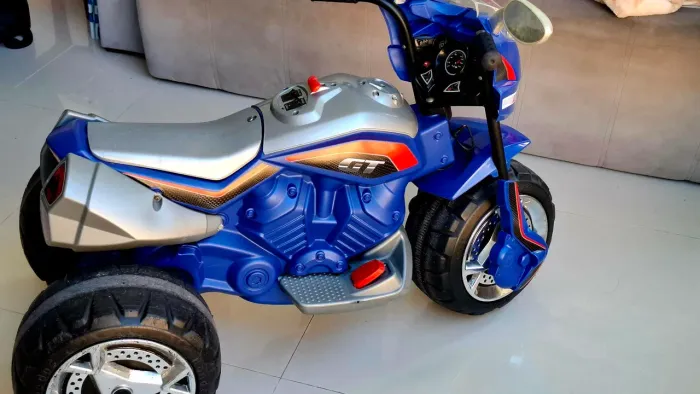 Moto Elétrica Infantil GT Turbo 12V Bandeirante - Farol e 3 Marchas