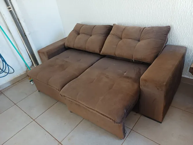 Sofá retrátil e reclinável marrom