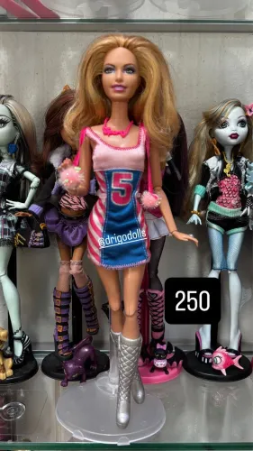 Boneca barbie summer fashionista