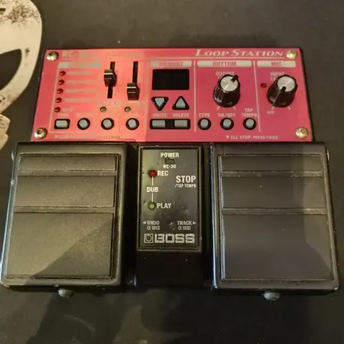 Pedal Boss Rc-30 na caixa otimo estado com fonte