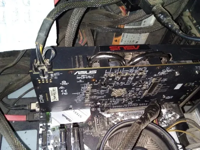 Placa de Vídeo - ASUS - RX 570 4GB.