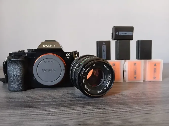 Sony Alpha A7 Full Frame + Lente Canon FD 50mm f/1.8 + Kit Completo