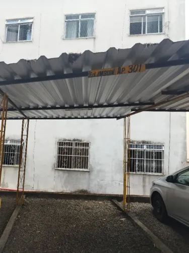 Alugo garagem coberta