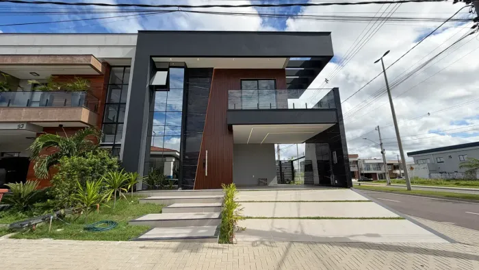Residencial Estoril/ Duplex com 265m², 3 Suítes, Esquina Imponente