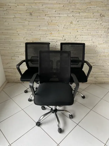 Cadeiras de Escritório Giratórias com Tela Mesh - Ótimo Estado | Grande Floripa