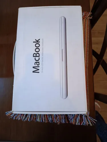 MacBook White