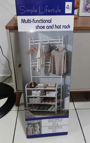 Vendo sapateira com cabide semi nova