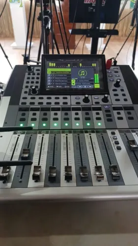 Mesa de Som Digital Atrium 12
