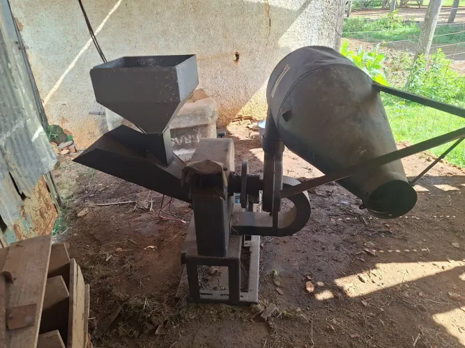 Forrageira triturador desintegrador Nogueira dpm4 motor 12cv Trifásico. 6 peneira 