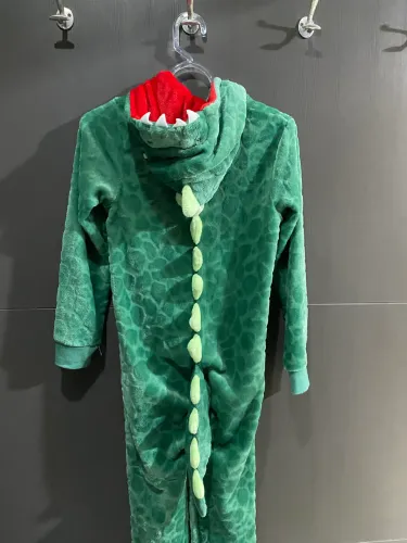 Pijama Dinossauro, tamanho 11/12, serve um tamanho 10