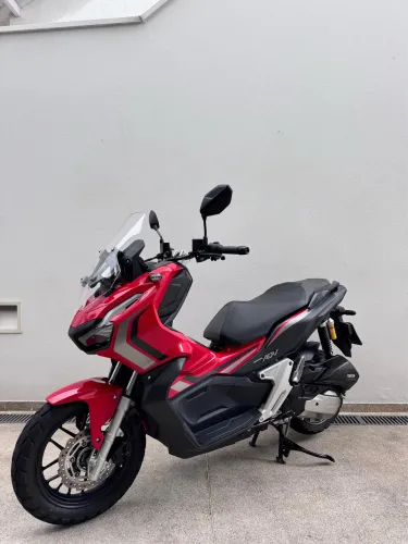 Vendo ou troco Honda ADV 150 ABS 2024 - Estado de Zero - Manual, Chave Reserva e Garantia