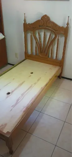 Cama solteiro de madeira 