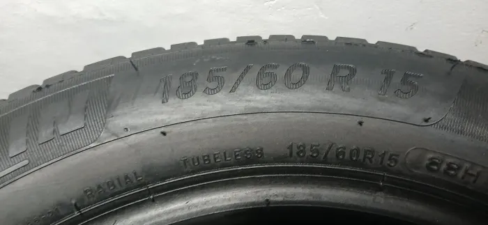 2 pneus originais Michelin 185 60 15