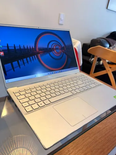 Notebook Dell i7 com placa de vídeo