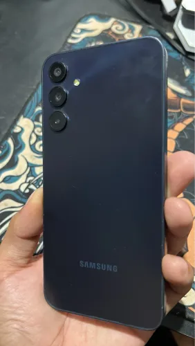 Samsung A15 128gb apenas trincado na tela como dá pra ver na imagem