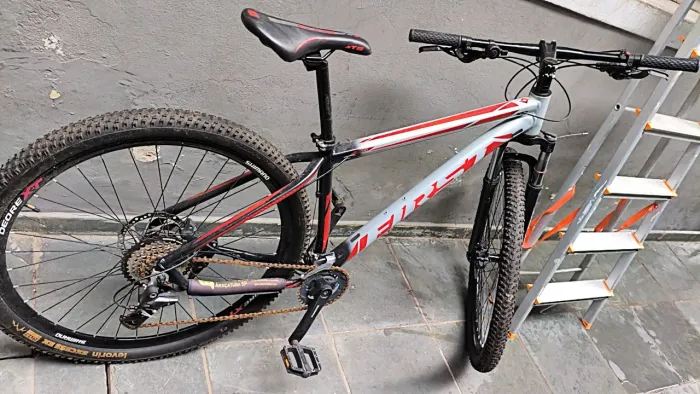 Bicicleta aro 29 freios hidráulicos toda Shimano